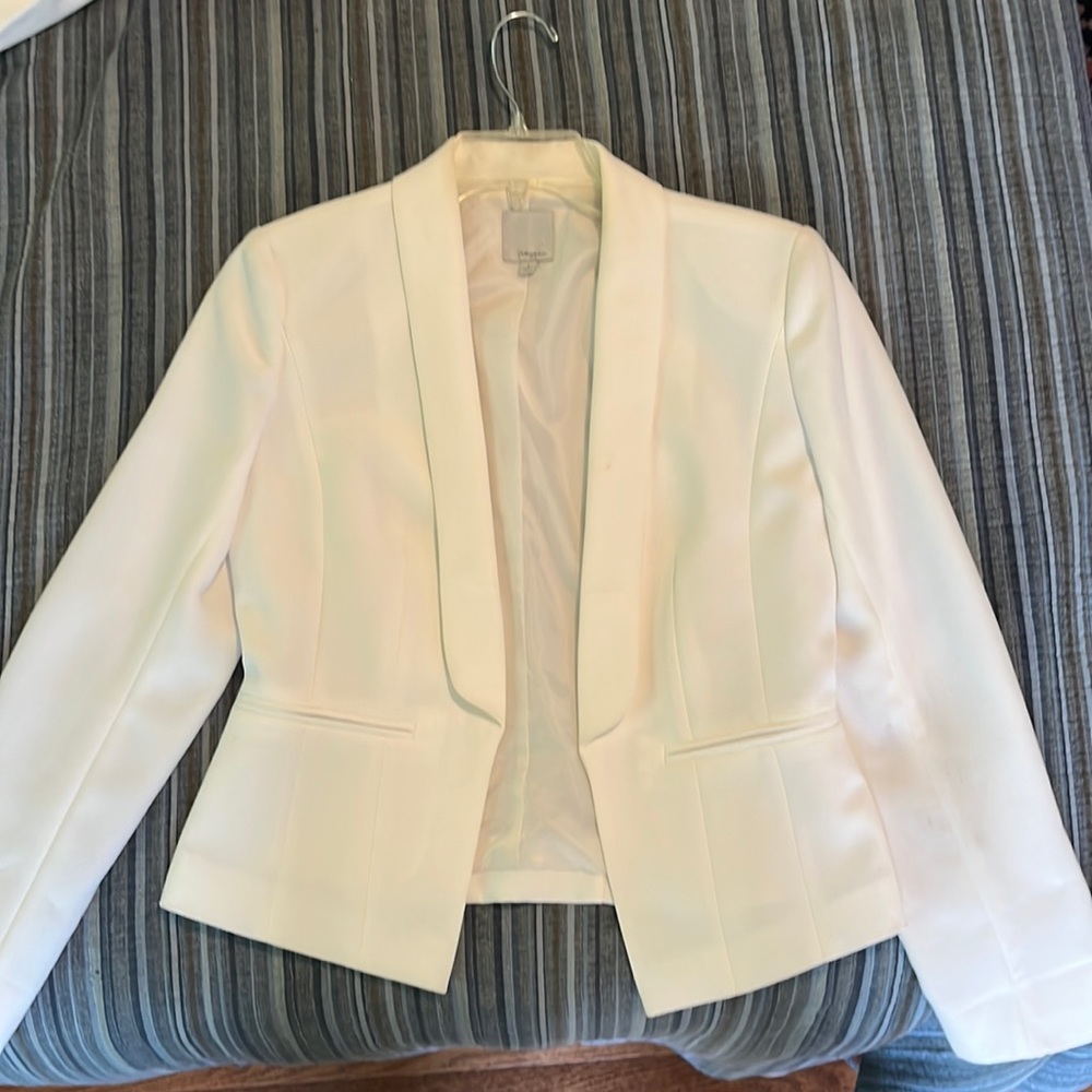 Cream colored jacket. Polyester. Brand: Halogen. Size 4